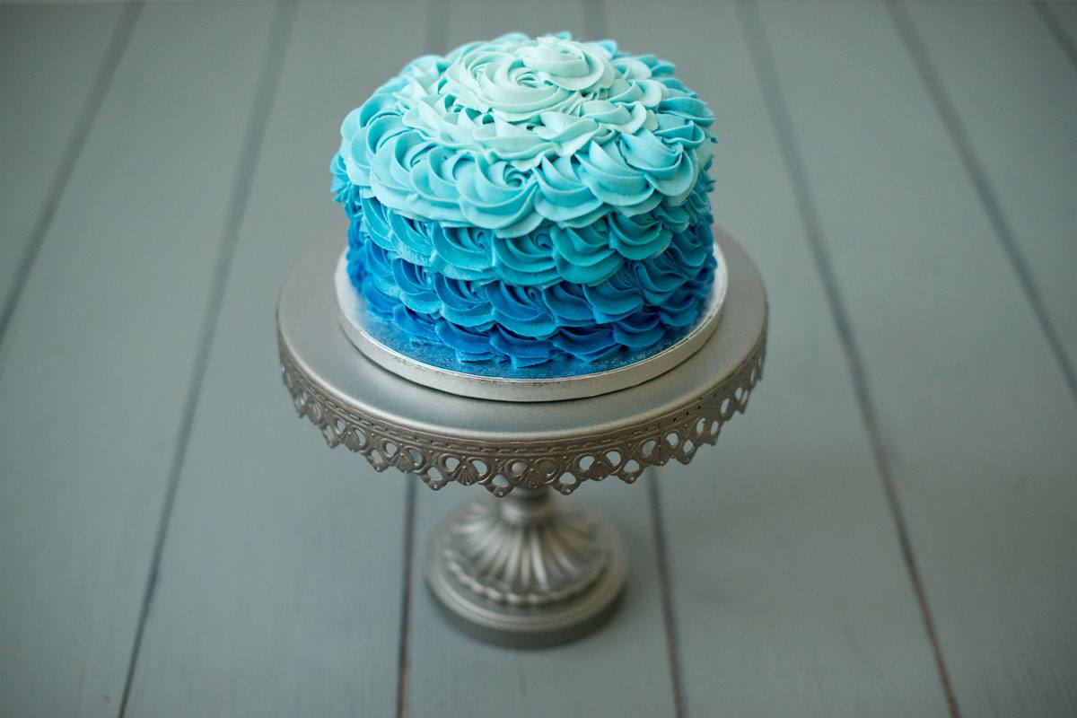 Blue-rosette-cake